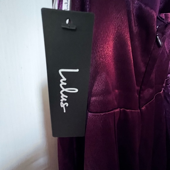 Lulu’s burgundy one-shoulder maxi dress with slit - Picture 4 of 4